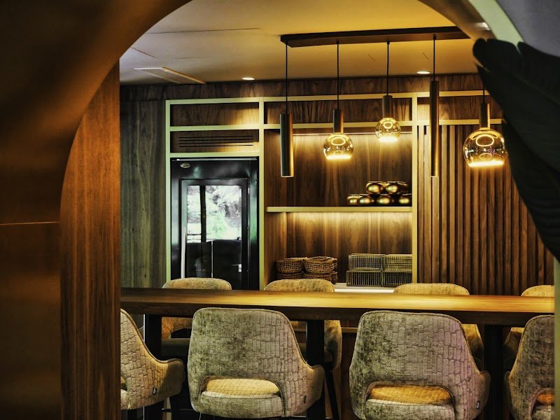 Amicitia Restaurant, Bar Ambiance & Hôtel