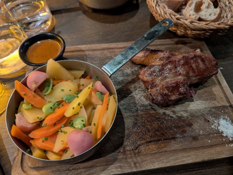 Amicitia Restaurant, Bar Ambiance & Hôtel - photo 3